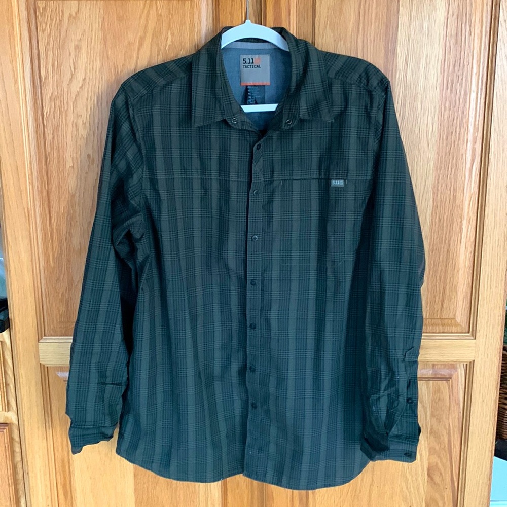 5.11 Tactical Men’s green plaid button up shirt Medium